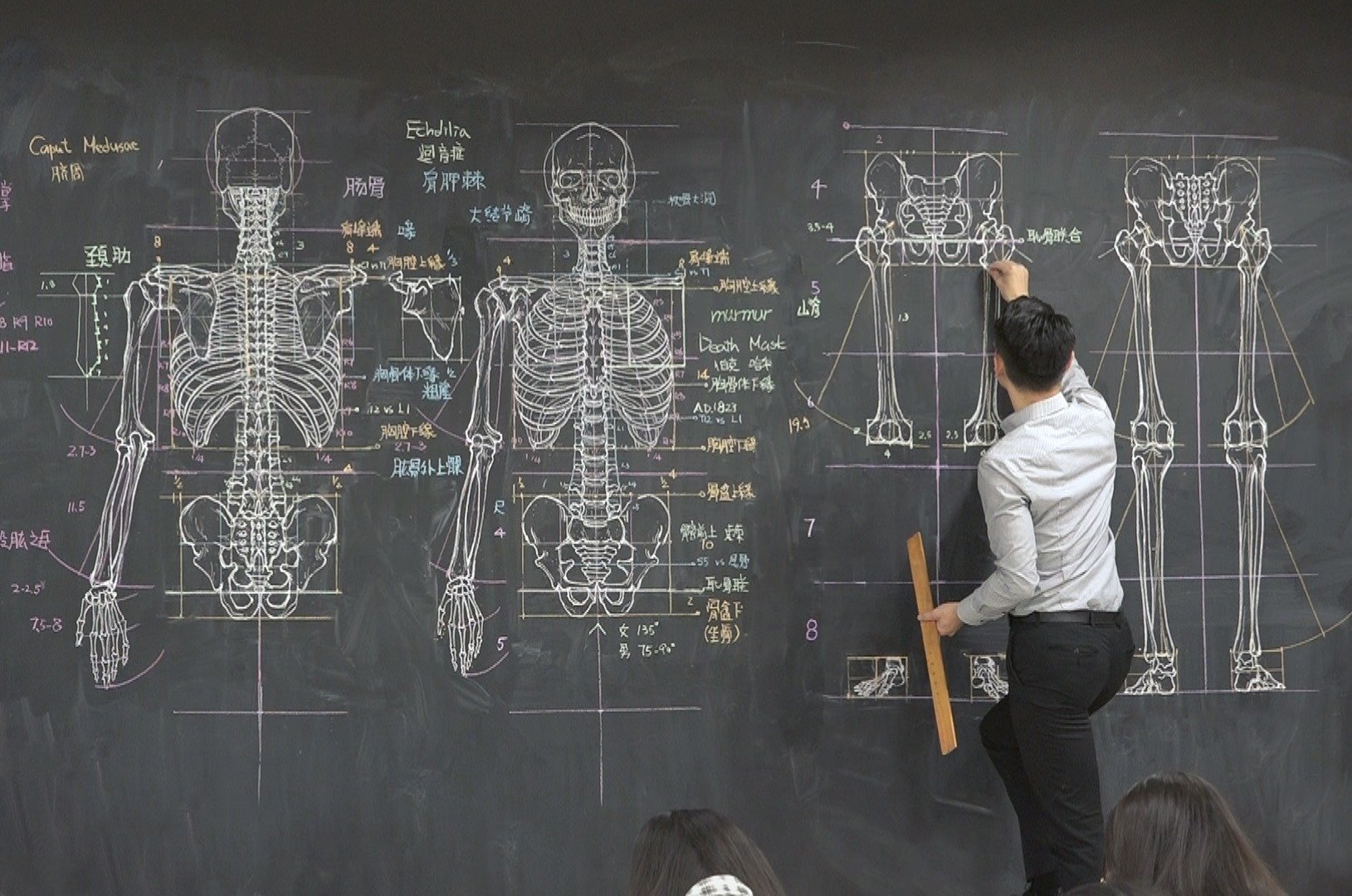 University Teacher Goes Viral For His Insanely Detailed Blackboard Drawings