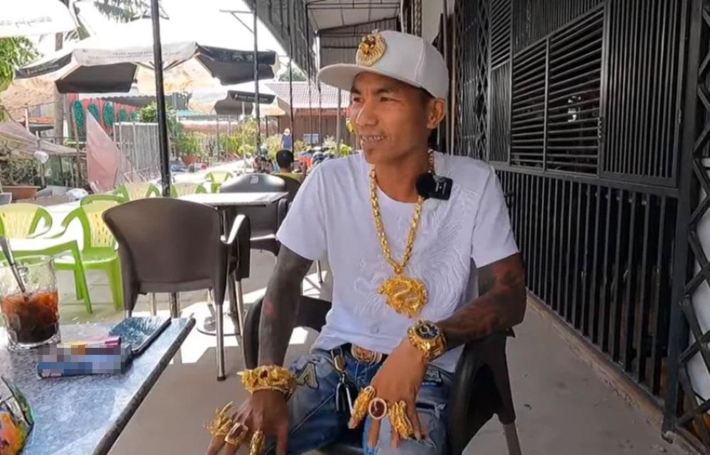 Gold-Obsessed Man Wears Up to Two Kilograms of Jewelry, Drives Gold ...